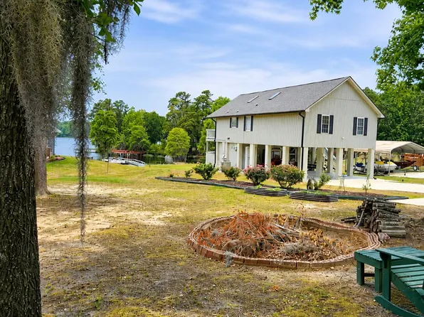 1176 Lesesne Dr, Manning, SC 29102