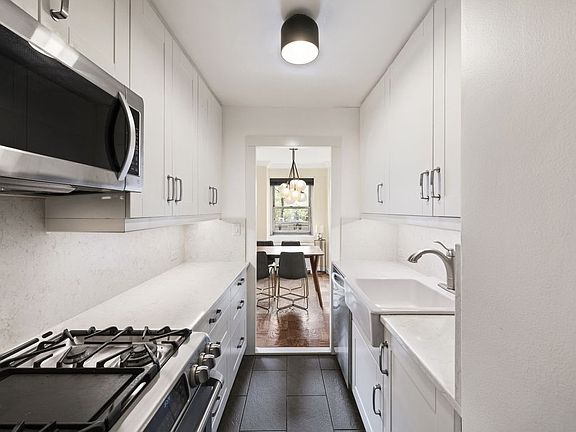 3rd image of 211 E 53rd St APT 6D