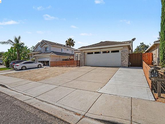 2nd image of 5120 Arroyo Way
