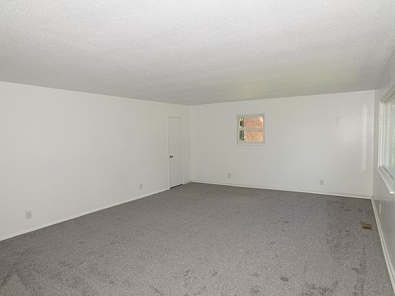 4th image of 113 Midway St