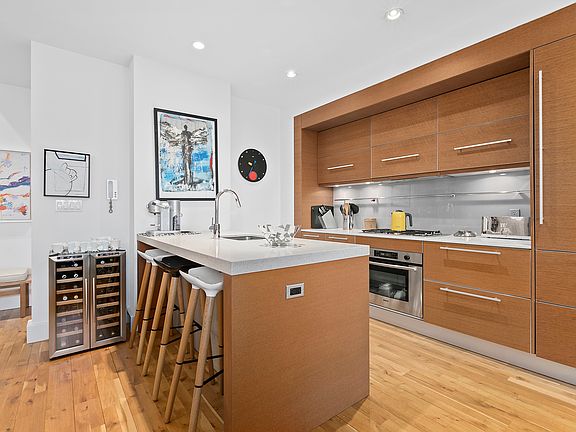 5th image of 360 Furman St APT 1120