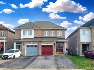 922 Tambourine Ter, Mississauga, ON L5W 1S4