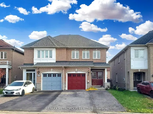 922 Tambourine Ter, Mississauga, ON L5W 1S4