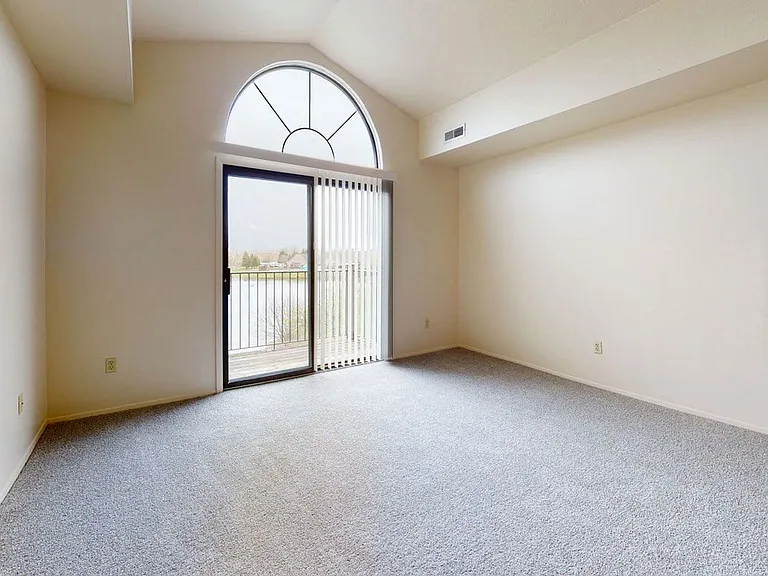 Oak Shores Apartments — Photo 23