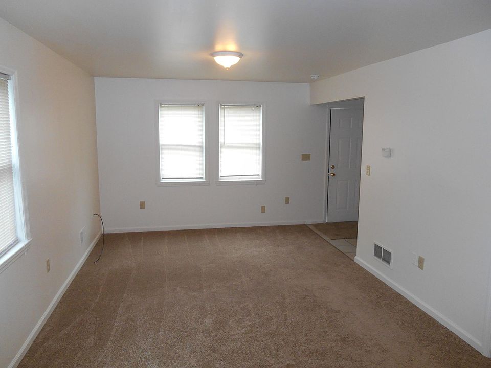 27 Walworth St Saratoga Springs, NY, 12866 Apartments for Rent Zillow