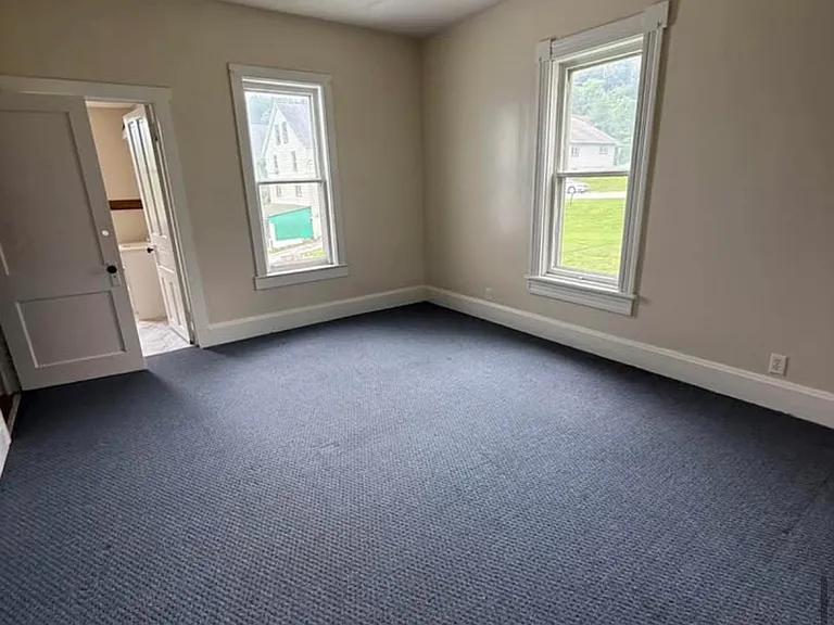 419-421 Oak St #1 — Photo 14