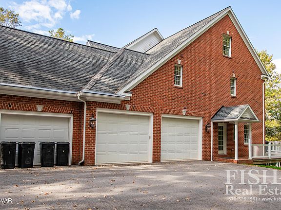 5th image of 303 Heritage Hill Ln