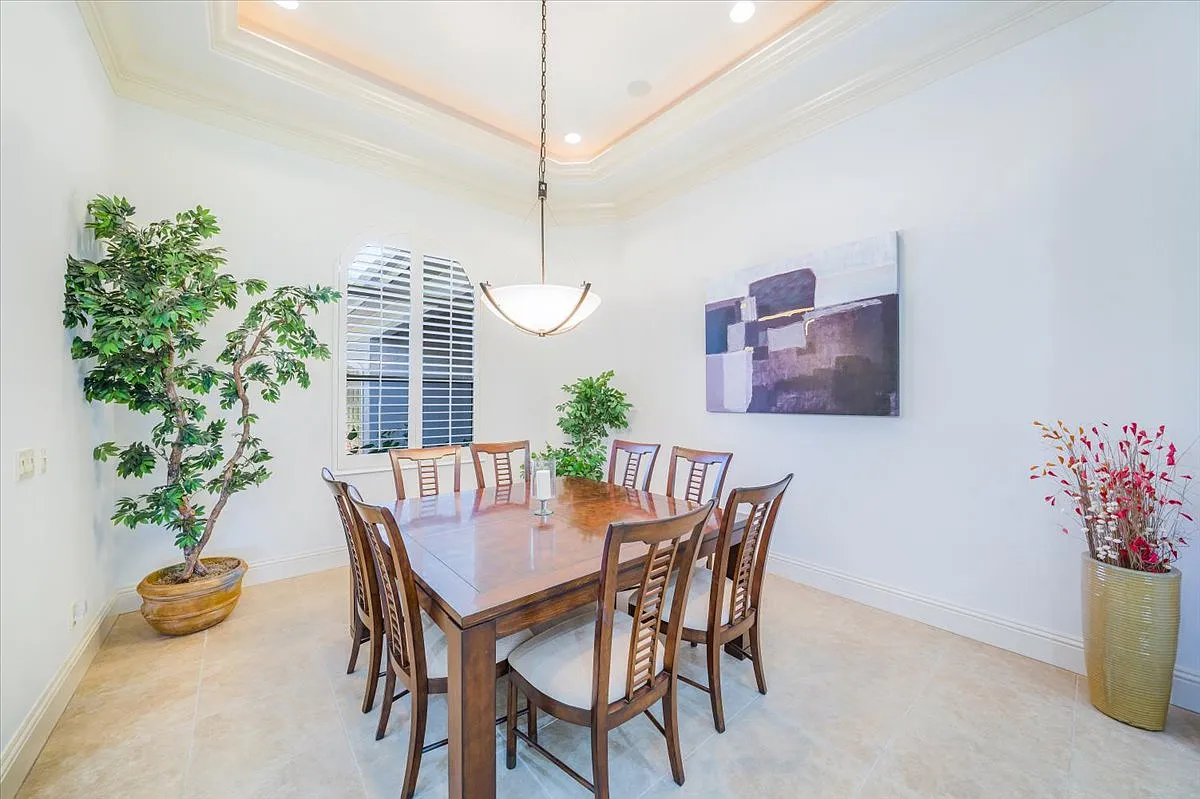 Olde Cypress Strada Bella Rare Opportunity — Photo 3