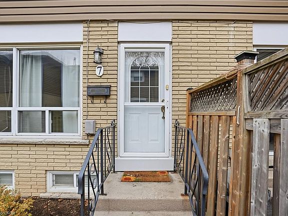 4th image of 914 Mohawk Rd E #7