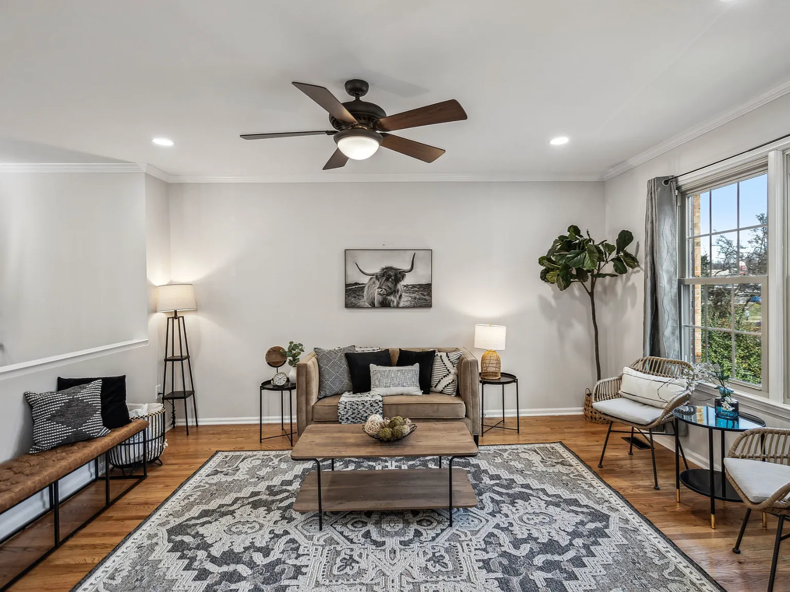 3 bed, 3.5 bath, 2540 sqft, $3,850 — Photo 3