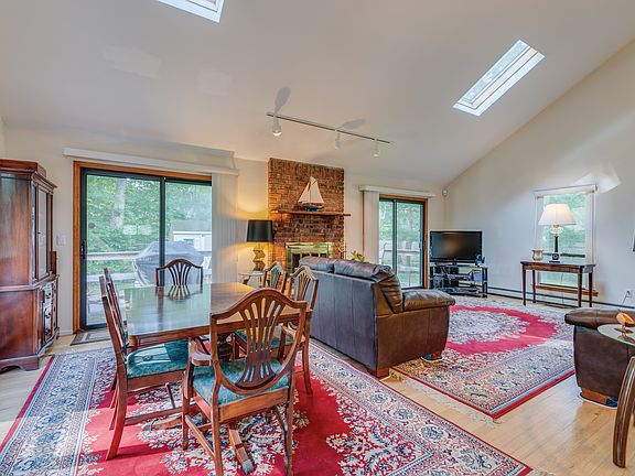 3rd image of 17 Woodcock Ln