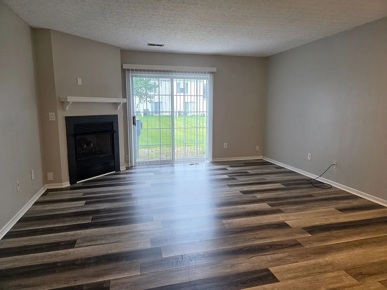 2 bed, 2.5 bath, 1280 sqft, $1,550 — Photo 2
