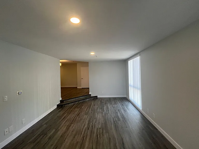 1223 Federal Ave — Photo 37