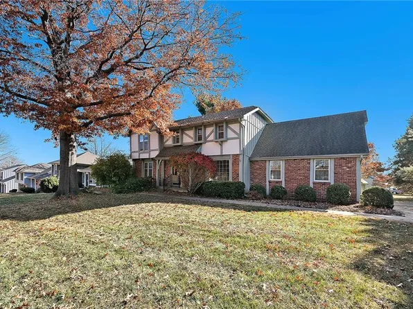 10517 W 102nd Ter, Overland Park, KS 66214