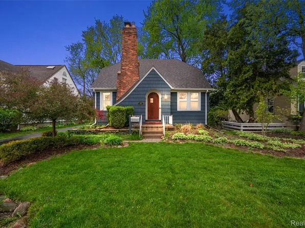 1368 Cedar Dr, Birmingham, MI 48009