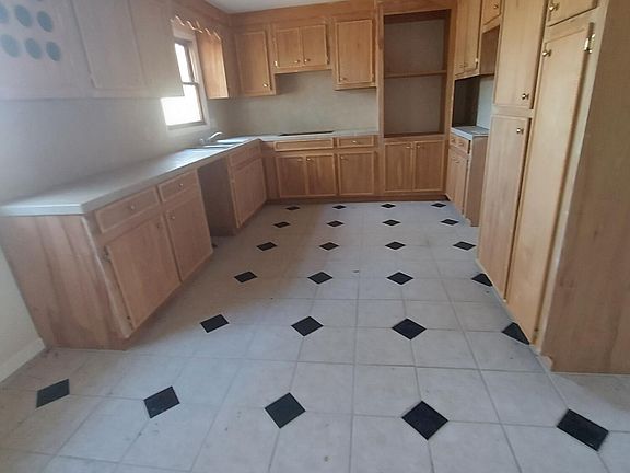 2nd image of 2204 Rifle Range Rd