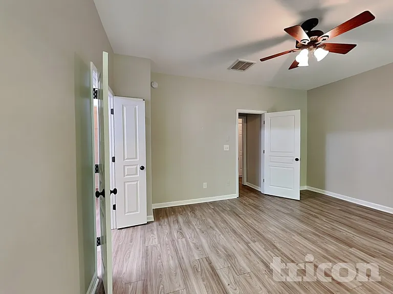557 McCarthy Dr — Photo 7