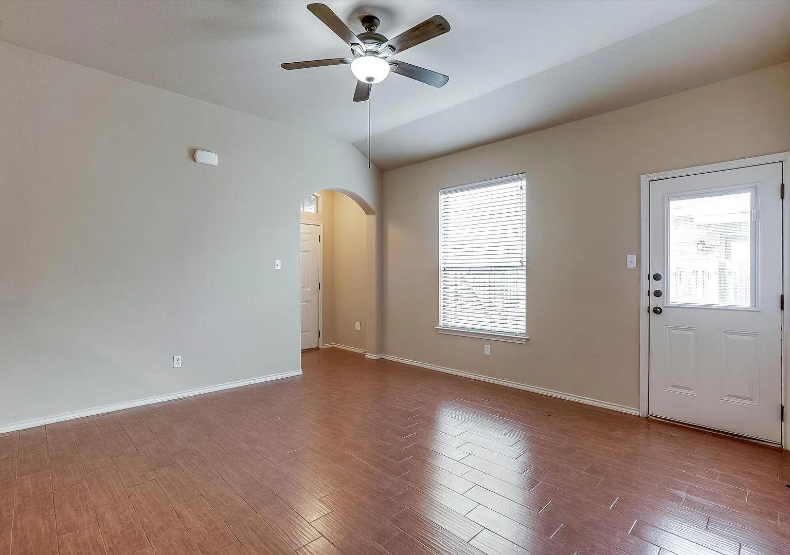 3 bed, 2.0 bath, 1260 sqft, $1,695 — Photo 2