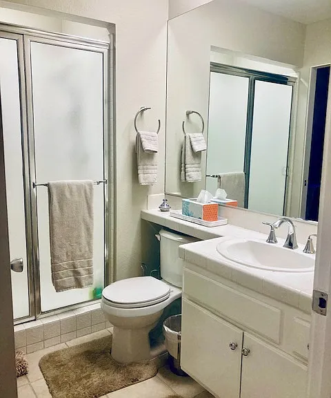 Guest bath.