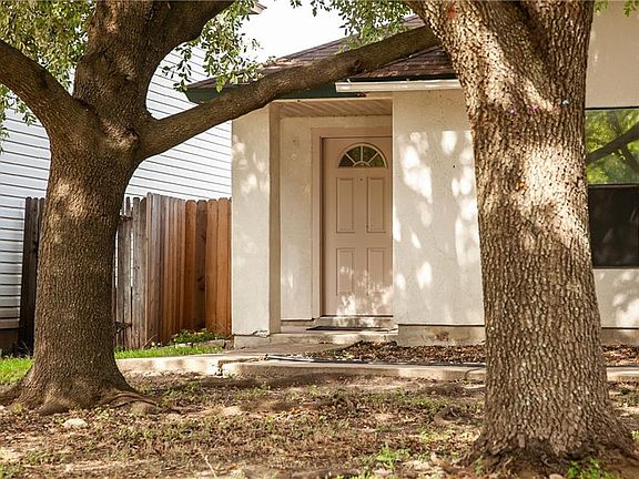 3rd image of 1108 Thorn Creek Pl