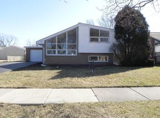 7511 Lyons St, Morton Grove, IL 60053