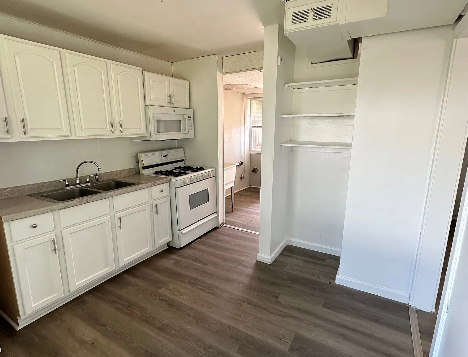 2 bed, 870 sqft, $1,200 — Photo 4