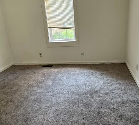 5th image of 511 Steel St