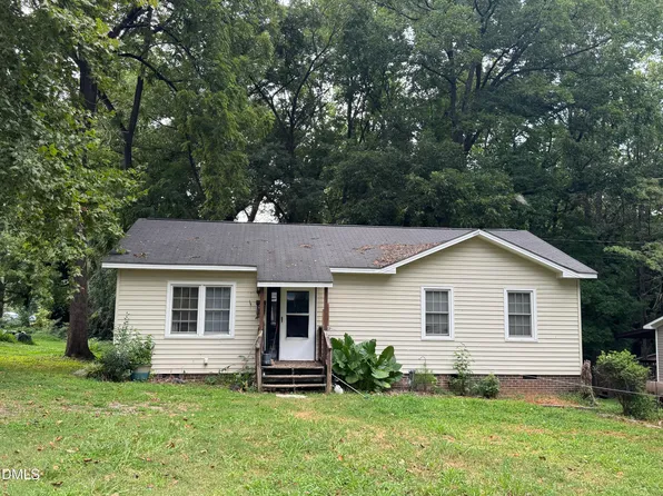 138 W Dolphin St, Siler City, NC 27344