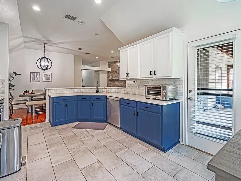 8309 Green Ash Dr — Photo 13