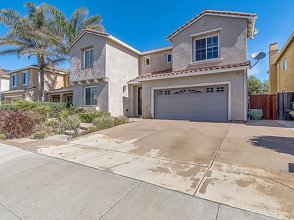 3rd image of 609 Cambridge Ct