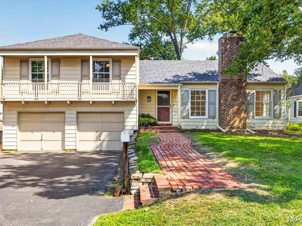 621 Windrush Dr, Saint Louis, MO 63122