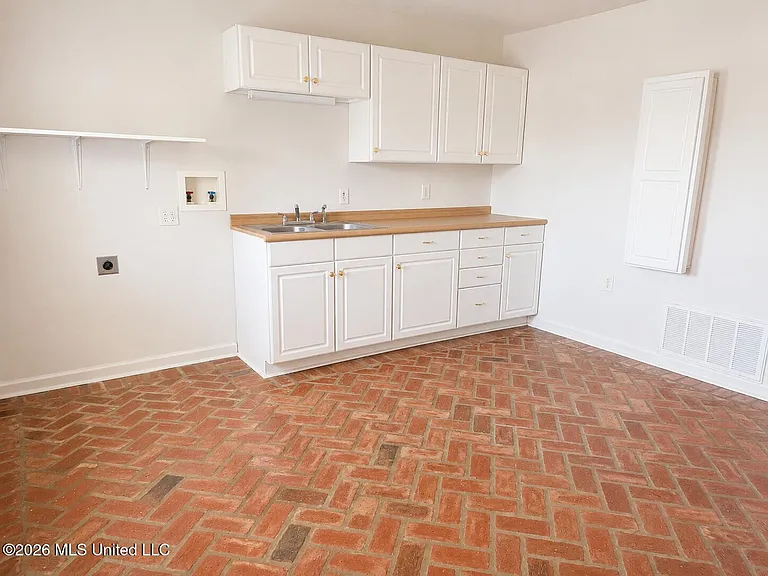 135 Pine Grove Ave — Photo 15