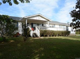 141 Kyndra Knoll Ln, Horse Shoe, NC 28742