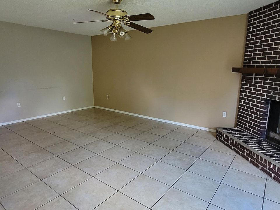 1st image of 3762 Feather Dr