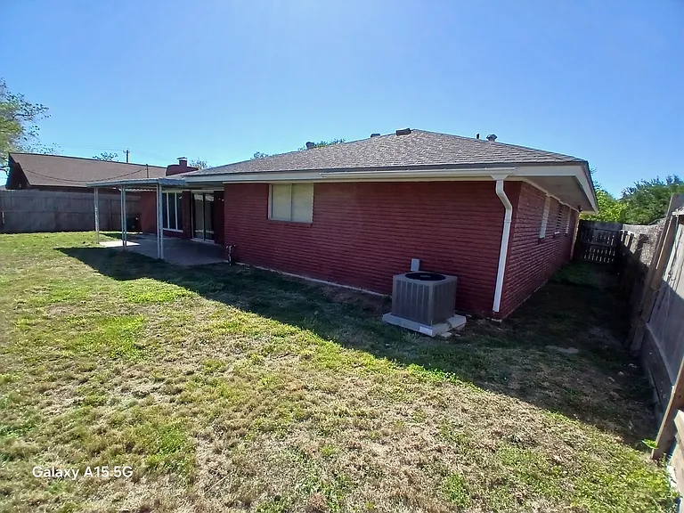 749 Burkshire Dr — Photo 8