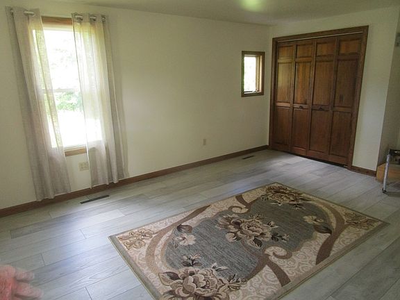 4th image of 647 Arnold Ave