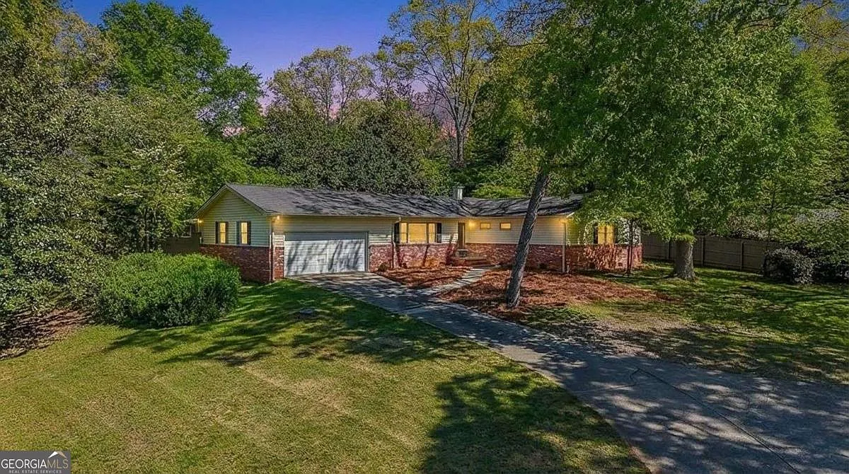 636 Holly Dr photo 1