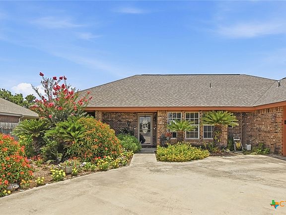 3rd image of 145 Castlewood Dr