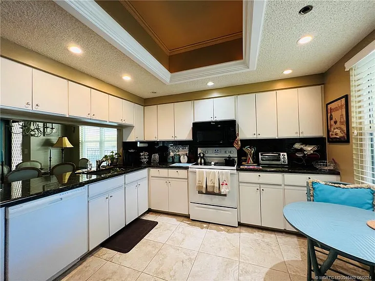 221 NE Plantation Rd #215 — Photo 41