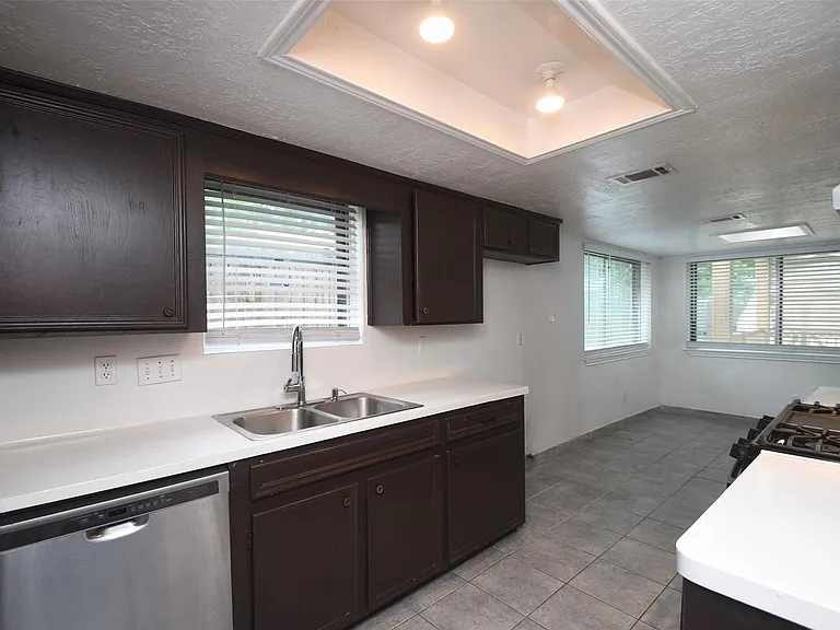 510 Chambly Dr — Photo 40