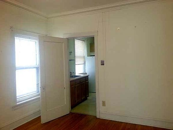 3rd image of 6559 N Greenview Ave APT 1N