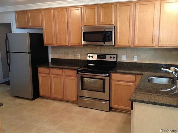 5th image of 24231 Blackstone Ave