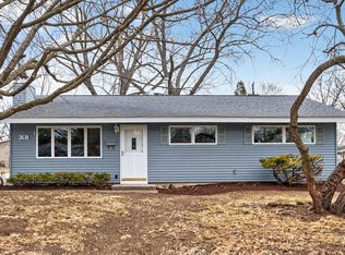 301 River Dr, Dekalb, IL 60115