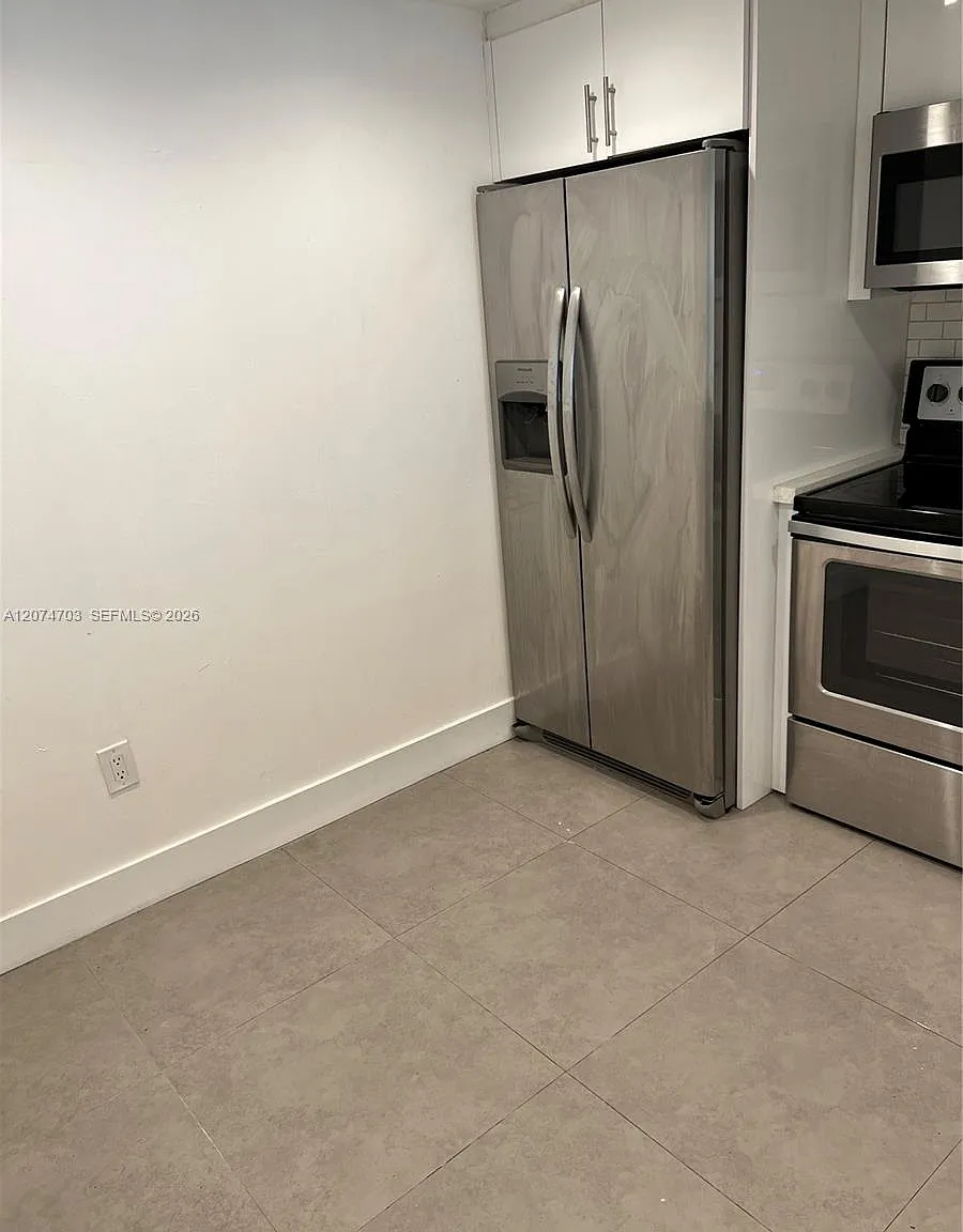 Venetia Condo — Photo 4