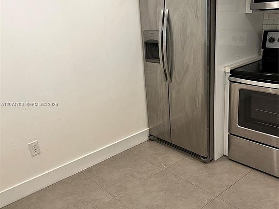 4th image of 555 NE 15th St APT 24E