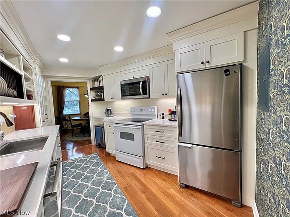 3rd image of 13800 Fairhill Rd APT 105