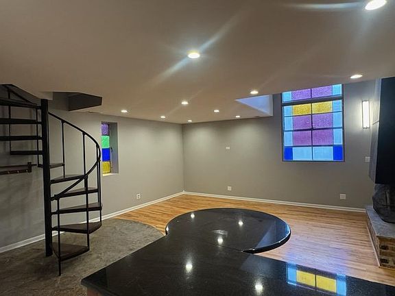 4th image of 160 W Burton Pl APT 2F