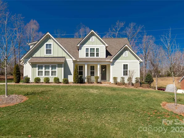 233 Catawba Crest Ln, Clover, SC 29710