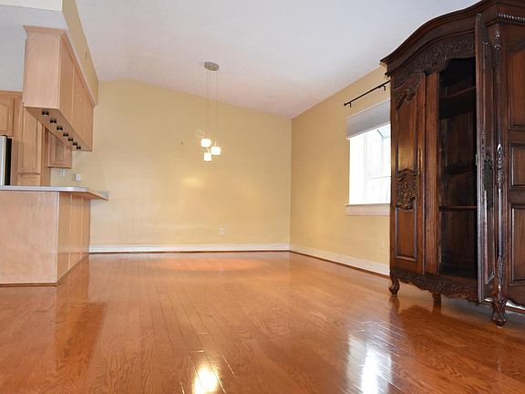 4th image of 515 E 5th Ct