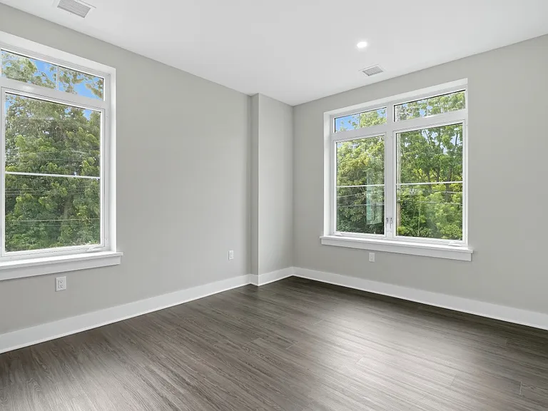100 Smith St #2 — Photo 2